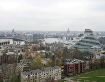 Латвия третья с конца в ЕС по средней зарплате за час. Но есть и хорошие новости