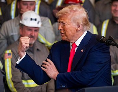 Переносите заводы в США: Трамп пригрозил обложить Apple пошлинами в 25%, если айфоны будут производить за границей