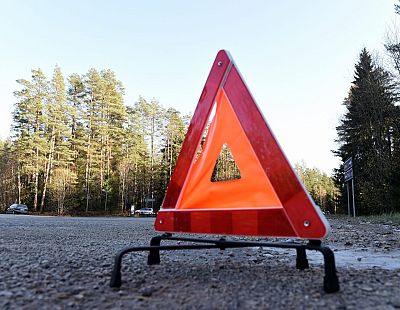 В субботу в ДТП на латвийских дорогах погибли 3 человека; в столкновении 3 автомашин пострадал ребёнок