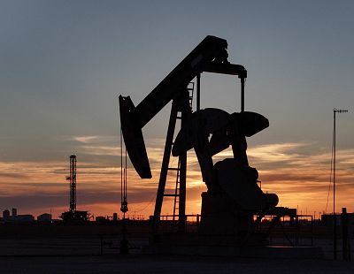 Naftas un gāzes cenas turpina kāpumu