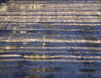 Šķīdoņa dēļ 144 grants autoceļu posmos ieviesti transporta masas ierobežojumi