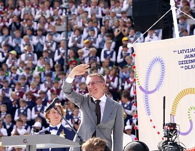Pašvaldību vadītāji prasa skaidru mehānismu rīcībai gaisa apdraudējuma gadījumā masu pasākumu laikā