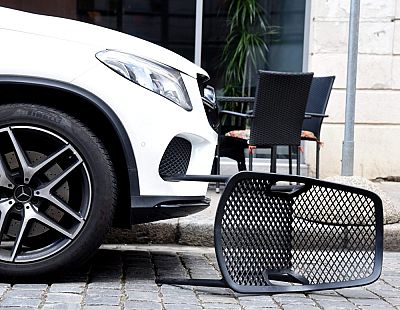 Aptauja: Degvielas cenu kāpuma dēļ Latvijā 23% iedzīvotāju mazāk brauc ar auto