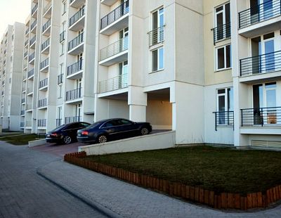 Женщина выбросилась из окна. Матери придется организовывать похороны вместо юбилея