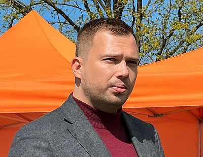 «Эта власть может только провоцировать и разжигать конфликты». Андрей Козлов — о плакате Путина в Саласпилсе