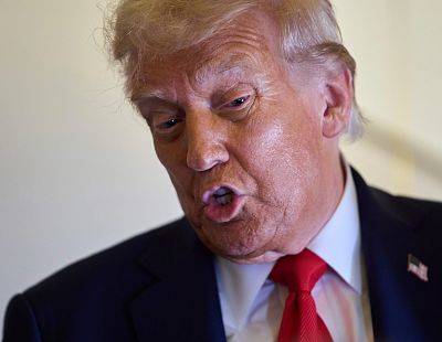 Tramps dod rīkojumu bloķēt Hormuza šaurumu