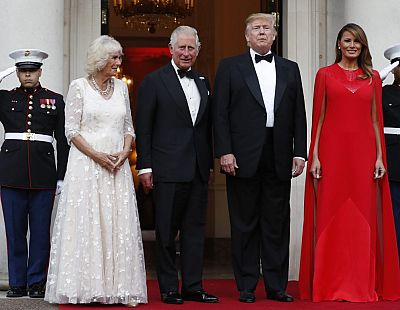 Цыплёнок, печенье с кремом из орехов: чем угощали Трампа на королевском обеде в Лондоне