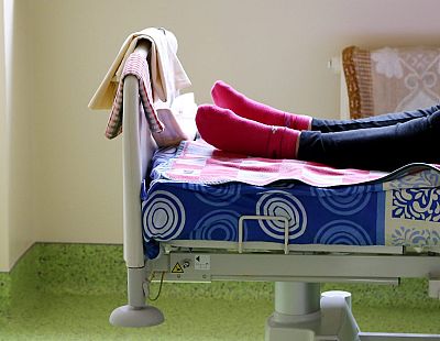 Со своими простынями, лекарствами и одеждой? В больницах могут вырасти цены на услуги