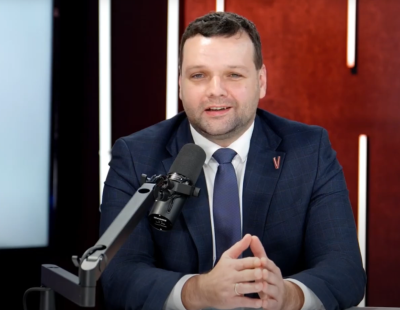 «Будто в лесу под ёлкой»: поздравление с Пасхой главы Минблага повеселило (ФОТО)