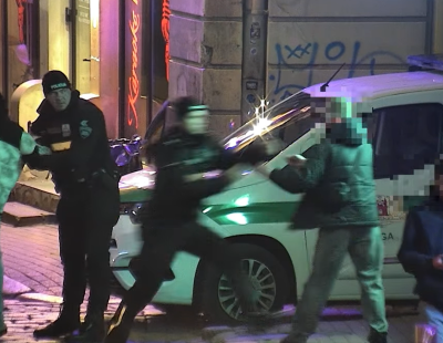 В центре Риги подралась молодёжь: один достал оружие и выстрелил