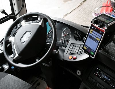 «В Латвии всё страшнее жить!» Индиец за рулём автобуса вызвал панику в соцсети (ФОТО)