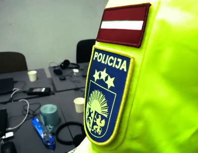 IDB aizdomās par dienesta stāvokļa izmantošanu aizturējis vēl piecus policistus