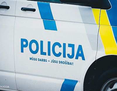 Угнал BMW с заправки на глазах водителя и сбежал от полиции: ЧП в Сигулде