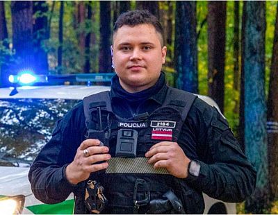 «Я просто действовал». Рижский полицейский вытащил человека с того света