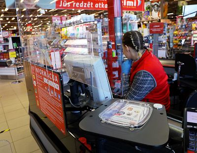 На весь магазин — одна кассирша: покупатели жалуются на сервис Rimi