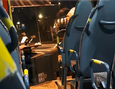 «Плати 27 центов или выметайся!» Бабушку-инвалида чуть не выбросили из автобуса: а что же зрители?