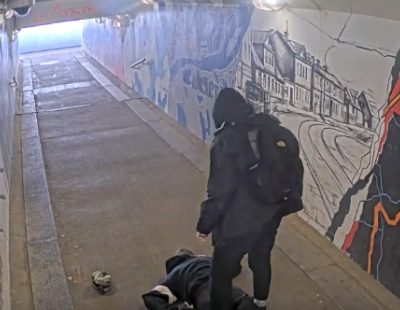 В тоннеле в центре Риги едва не убили мужчину: полицейским пришлось делать массаж сердца (ВИДЕО)