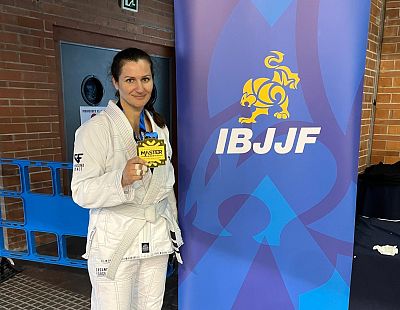 Победа за 30 секунд: латвийская спортсменка стала лучшей в Европе на турнире по джиу джитсу