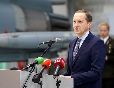 Госсекретарь Минобороны подал в отставку: что случилось?