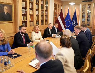 Слетали с министрами в Милан: как «Новое единство» на озере Комо свой «отпуск» проводило