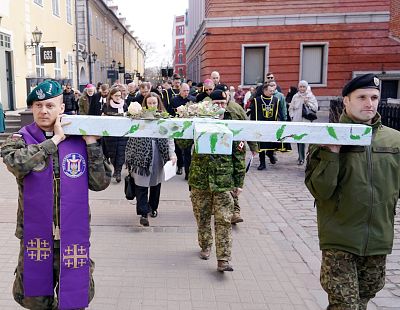 C Божьей помощью: по Старой Риге прошел экуменический крестный ход
