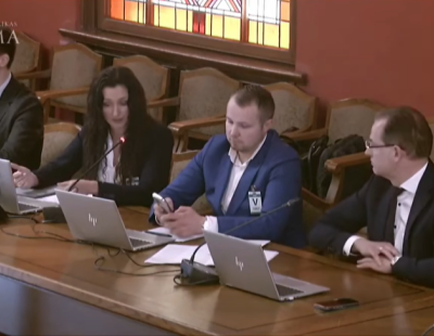 Муж стал выигрывать тендеры, когда жена заняла пост в правлении: интересное в Rīgas siltums