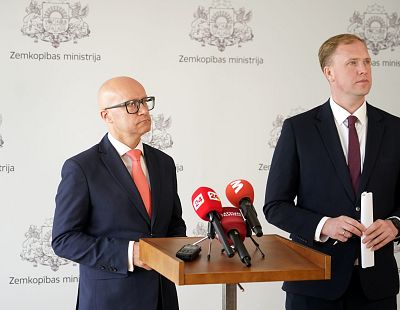 Valainis atstādina no amata ZM valsts sekretāru