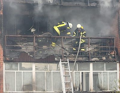 В Вентспилсе горел пятиэтажный дом; есть пострадавший (ФОТО, ВИДЕО)