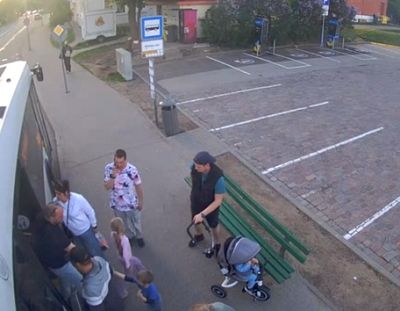 Инцидент в Вецмилгрависе: толчок на остановке привлек внимание полиции