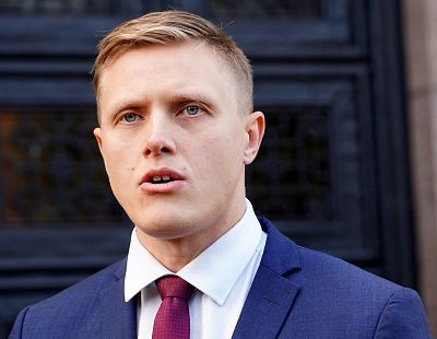 «Правильно делает, что беспокоится». Домбрава обещает ускорить депортации и проверить гранты НПО