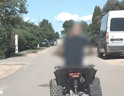 Пьяный отец года! С ребёнком на квадроцикле устроил погоню в Бауске (видео)