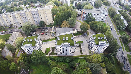 Какой-то неубиваемый: в Пурвциемсе суицидник в очередной раз выпрыгнул из окна высотки и снова остался жив