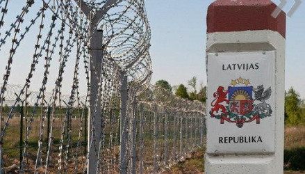 Латвия продлевает ЧП на границе с Белоруссией: что это значит