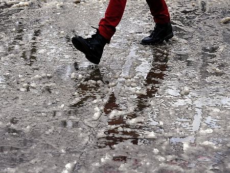 Дождь, мокрый снег и гололед: погода в понедельник