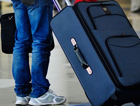 Хорошо там, где нас нет: люди делятся причинами навсегда уехать из Латвии