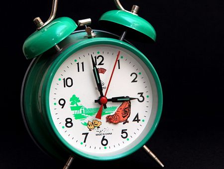 Европейцы против перевода времени на летнее и зимнее: когда ж остановимся?