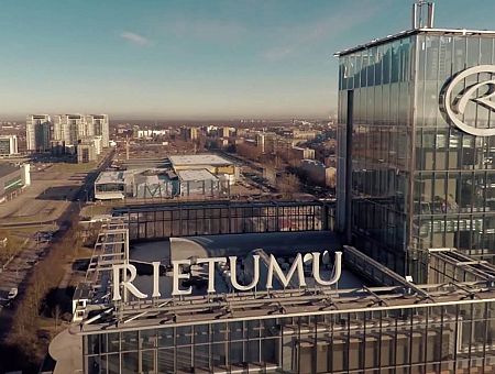 Глава Rietumu Banka предложила полностью отменить подоходный налог