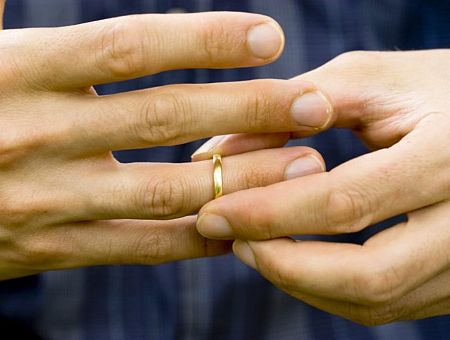 После развода жена не хочет выселяться из квартиры мужа: а должна? После развода жена не хочет выселяться из квартиры мужа: а должна?