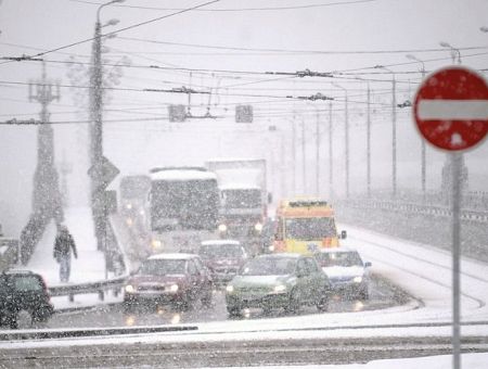 Авария парализовала Рижскую окружную. Движение ограничено после столкновения трёх авто