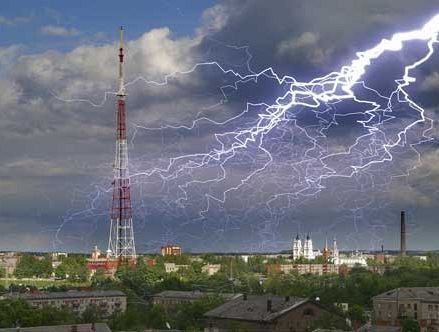 Жёлтое предупреждение: к Латвии подходит мощный грозовой фронт