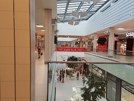 «Бегут, как бешеные псы!» Клиентов выводят из себя зазывалы в торговых центрах