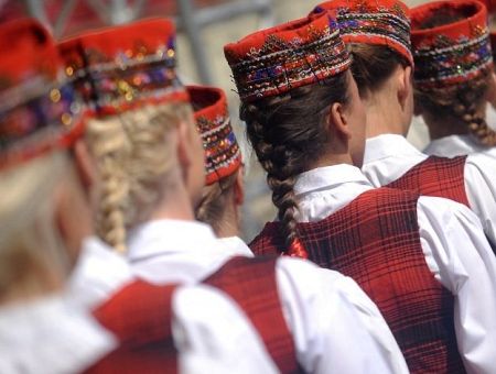 Мужчин так мало, что женщины вынуждены нанимать «мужа на час»: ужасы про Латвию от NYP