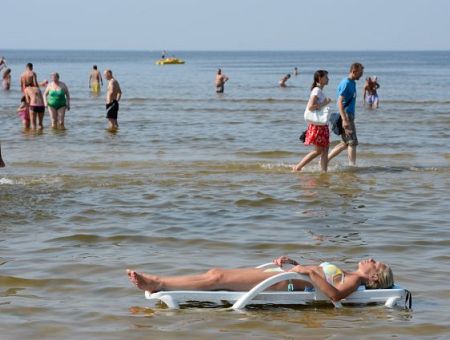 Вода потеплела даже в море: где сегодня в Риге купаться?