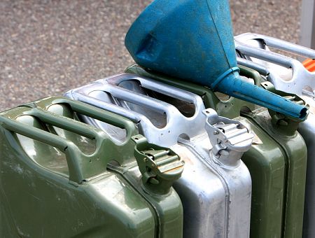 Могут вырасти до 2,50 за литр: рост цен на топливо из-за войны на Востоке