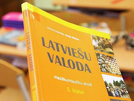 Между собой на русском? Сейм ужесточает языковые наказания