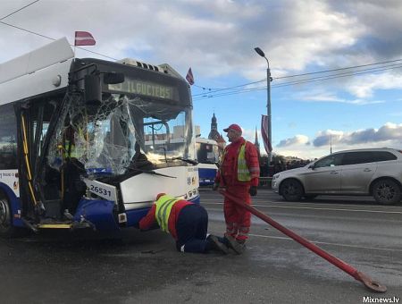 11 тысяч евро за ДТП: как Rīgas satiksme говорит про грубую неосторожность
