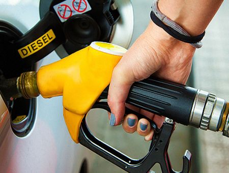 Ажиотаж на бензоколонках: кое-где топлива может не хватить