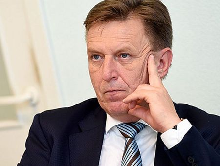 Размеры нужно как-то объяснить народу: Кучинскис обещает сократить чиновникам доходы