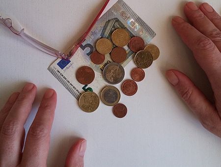 Взял 300, верни 2800: как долги бьют по людям и убивают