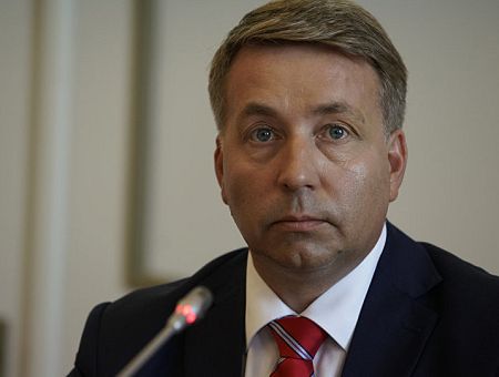 Аугулис: государству пора завязывать с авиабизнесом